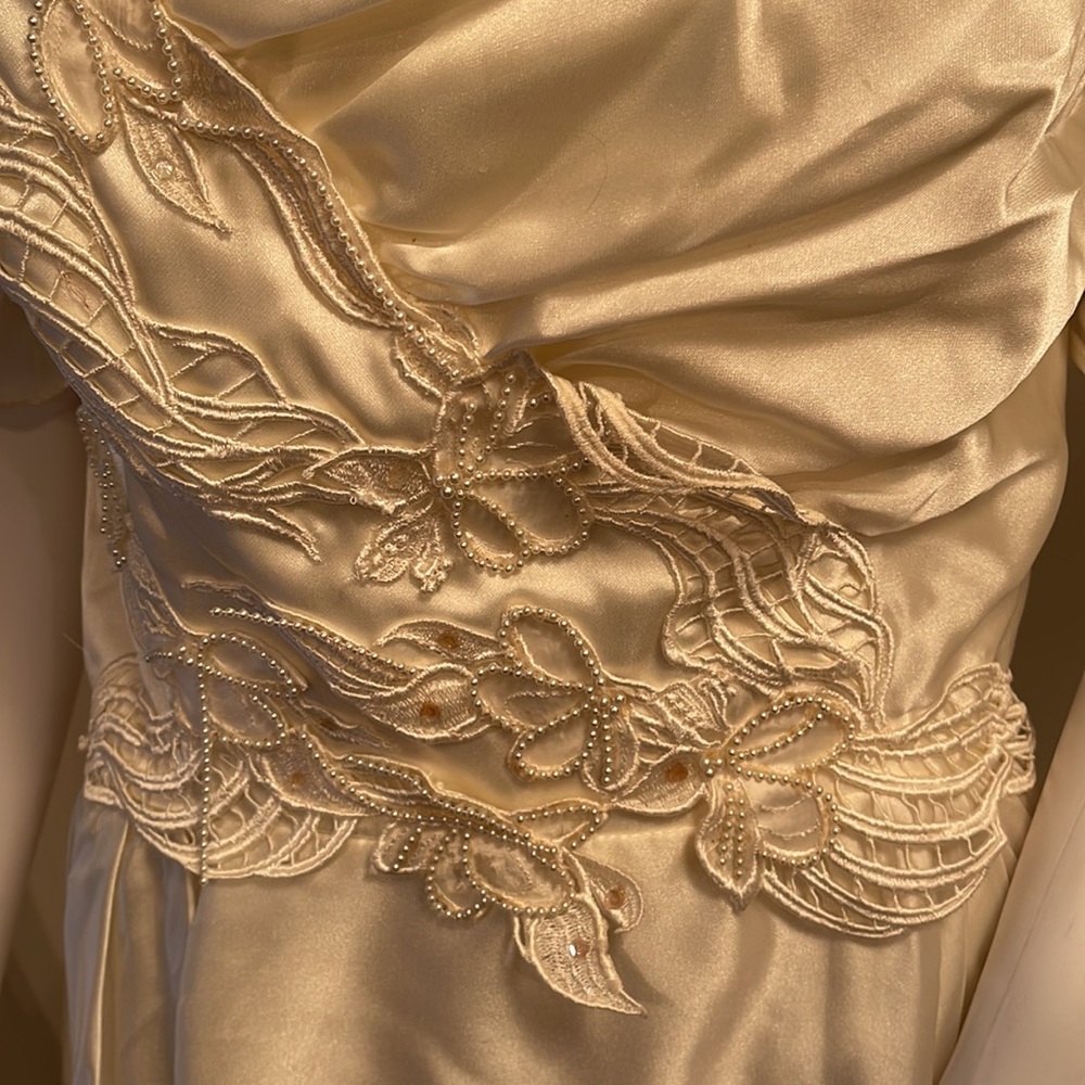 VINTAGE LONG WEDDING DRESS CREAM SIZE 18 $125 firm - Picture 9 of 16